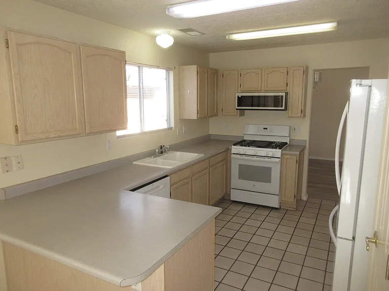 2111 Corte Del Caballo NW — Photo 17