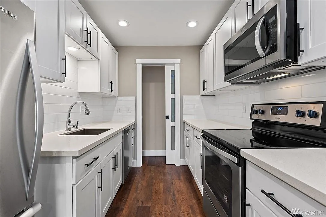 5 bed, 2284 sqft, $3,495 — Photo 2