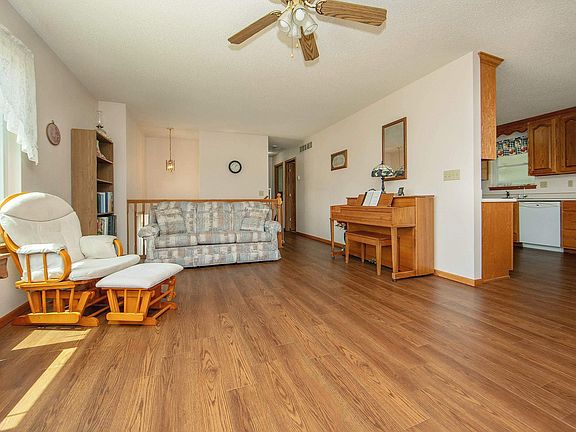 4th image of 4034 Jodi Dr