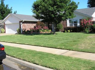 10107 E 28th St, Tulsa, OK 74129