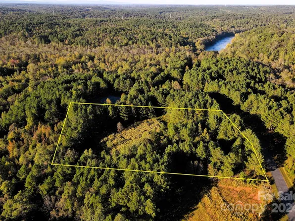 111 River View Dr, Mooresboro, NC 28114