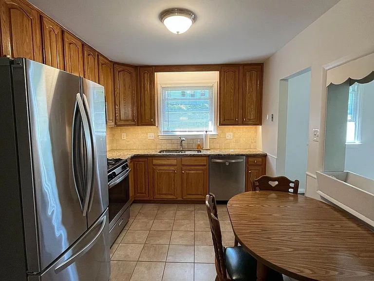 1213 Farmington Ln — Photo 14