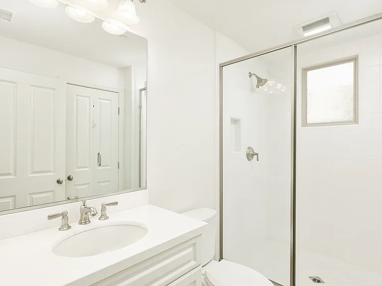 54 Lyndhurst — Photo 12