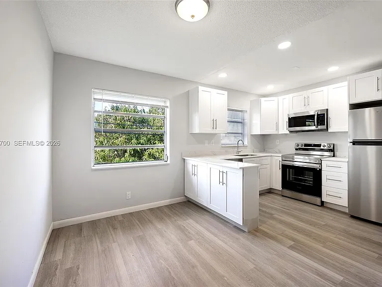 1825 Cleveland St #12 — Photo 6