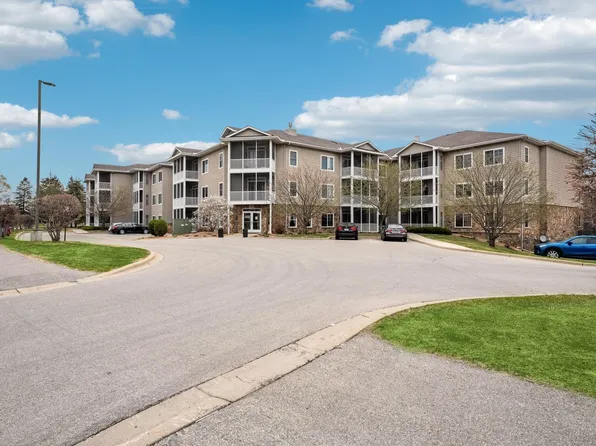 110696 Village Rd APT 116, Chaska, MN 55318