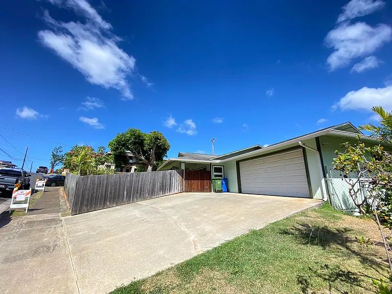 1136 Makaala St — Photo 3
