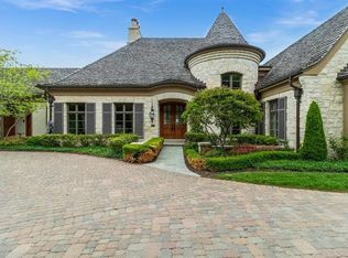 725 Ward Pkwy, Kansas City, MO 64112