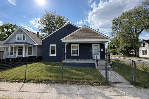 444 N Chester Ave Photo 1