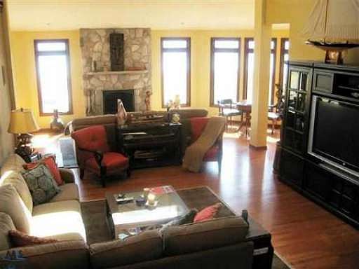 4th image of 111 Interlochen Dr