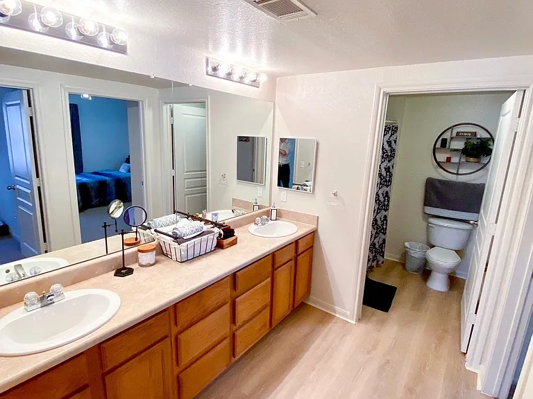 4 Bedroom Vanity