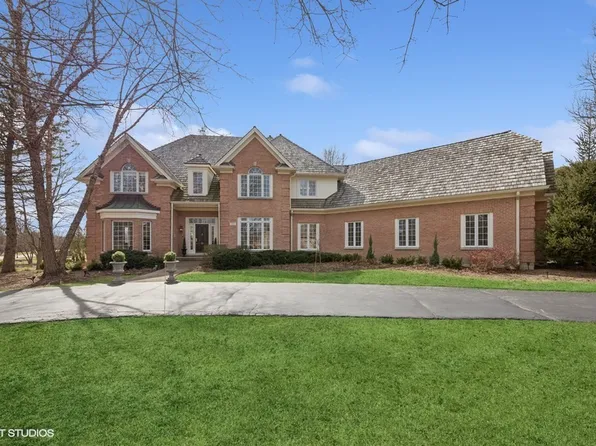 11 S Wynstone Dr, North Barrington, IL 60010