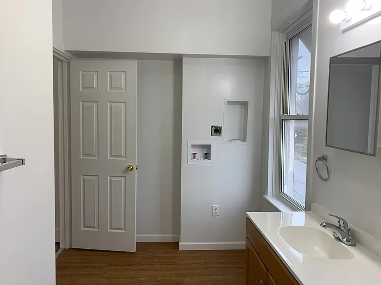 579 Smith St — Photo 11