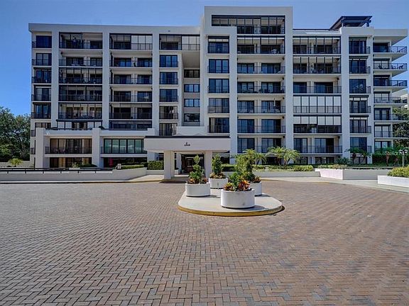 3rd image of 6 Belleview Blvd APT 304