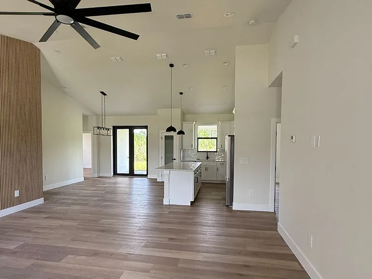 5003 Pueblo Ave — Photo 2
