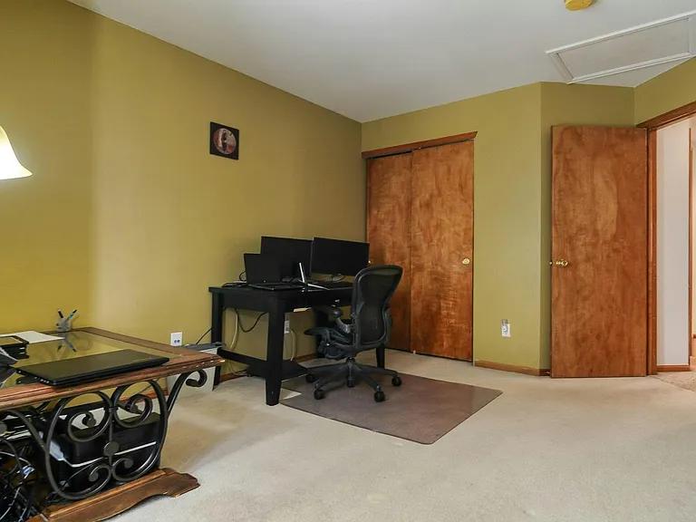 16279 Hedgeway Dr — Photo 12
