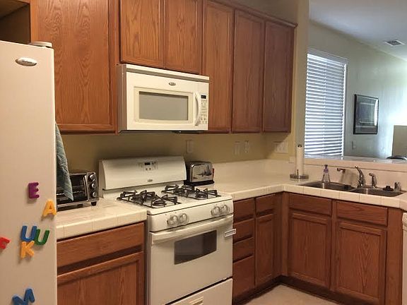 5th image of 1749 Oxford Ct