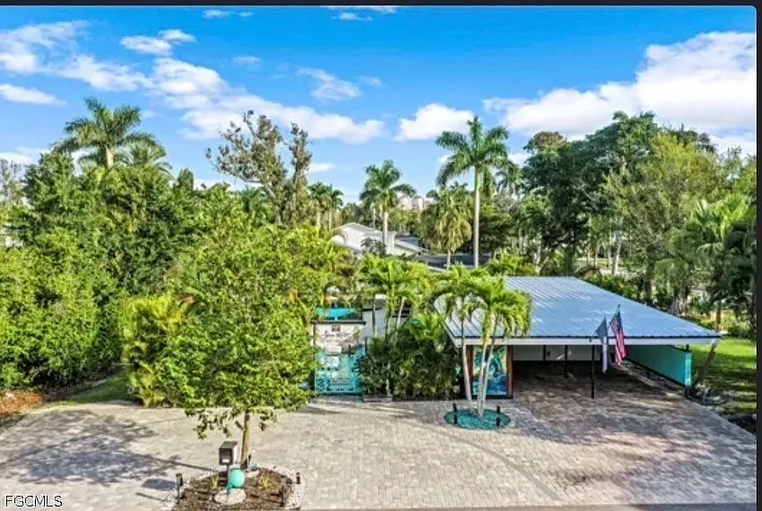 2 bed, 2.0 bath, 1680 sqft, $3,999 — Photo 4