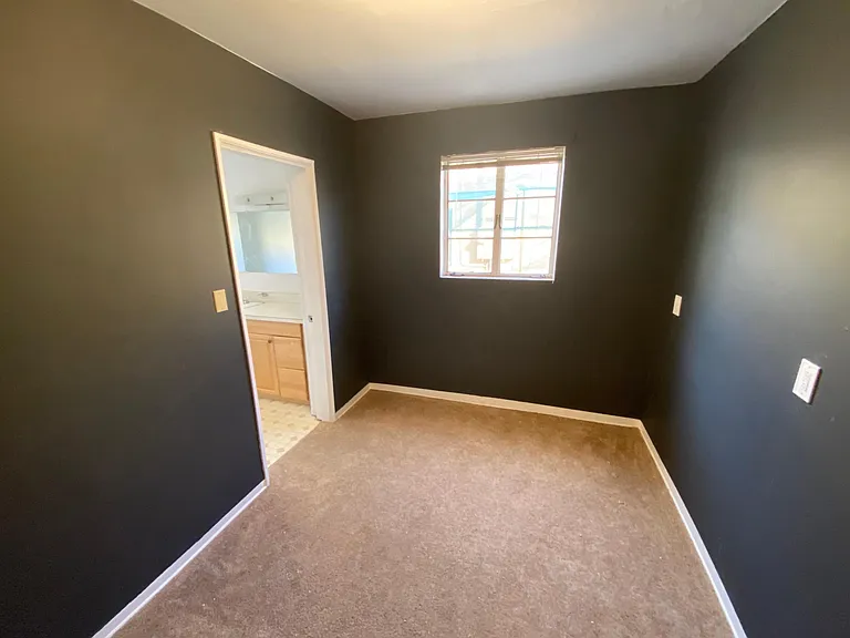 1019 E Waverly St — Photo 8