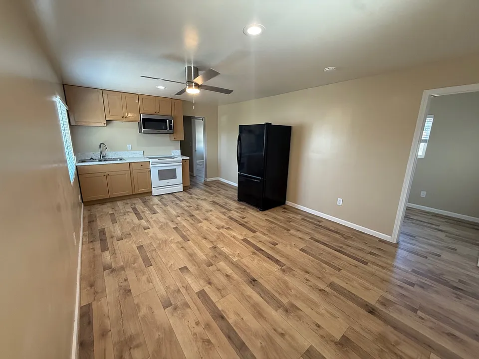 4860-3 Palm Ave #2