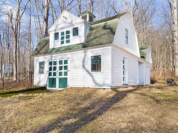 5th image of 211 Mountainside Rd
