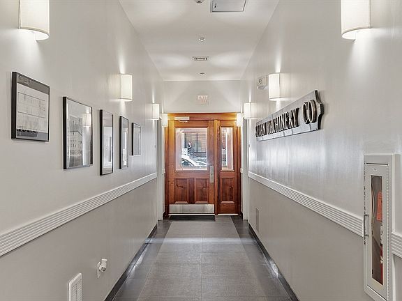 4th image of 589 Essex St Unit 302