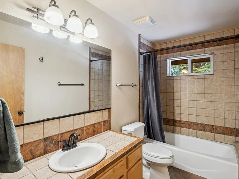 10694 Laurelwood Dr — Photo 9