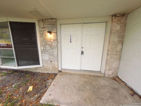1208 Churing Dr, San Antonio, TX 78245