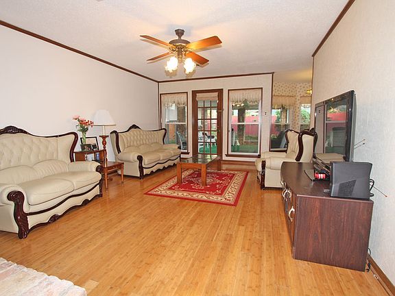 4th image of 2228 Oriole St