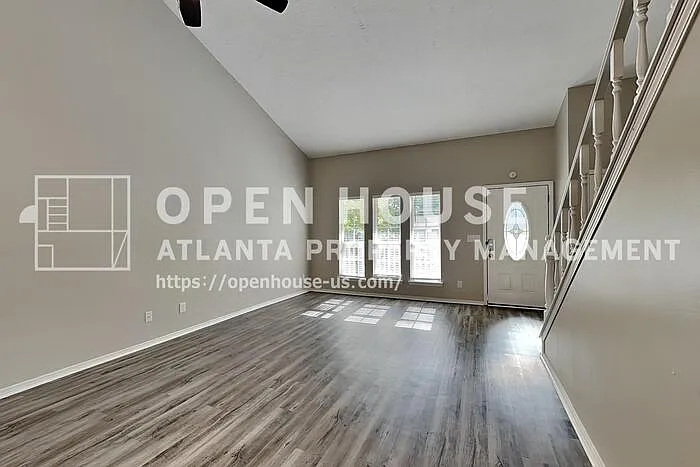 3 bed, 2.5 bath, 2296 sqft, $2,345 — Photo 3