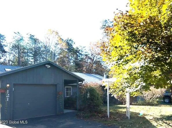 121 Arrow Wood Place, Malta, NY 12020
