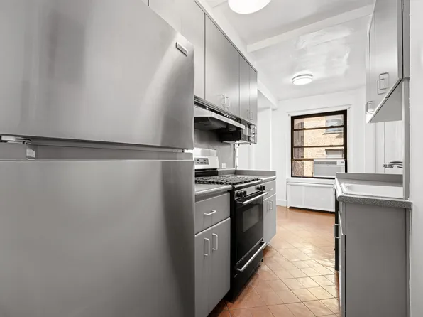 439 East 51st Street image 12 of 14