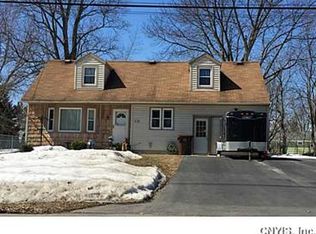 7301 Greenbriar Rd, North Syracuse, NY 13212