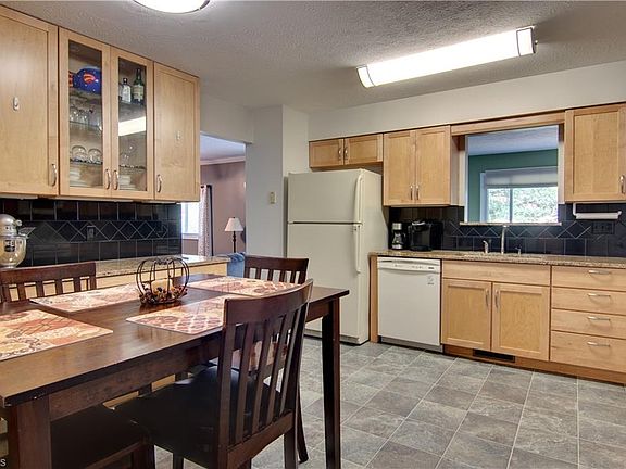 2nd image of 983 Brookpoint Dr