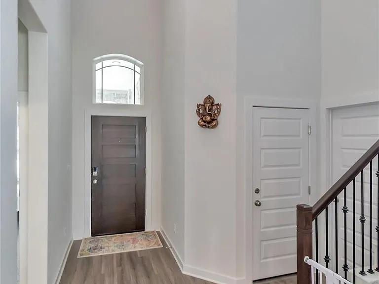 563 Saturnia Dr — Photo 23