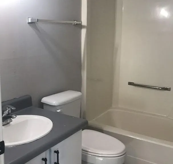 204 E Main St — Photo 1