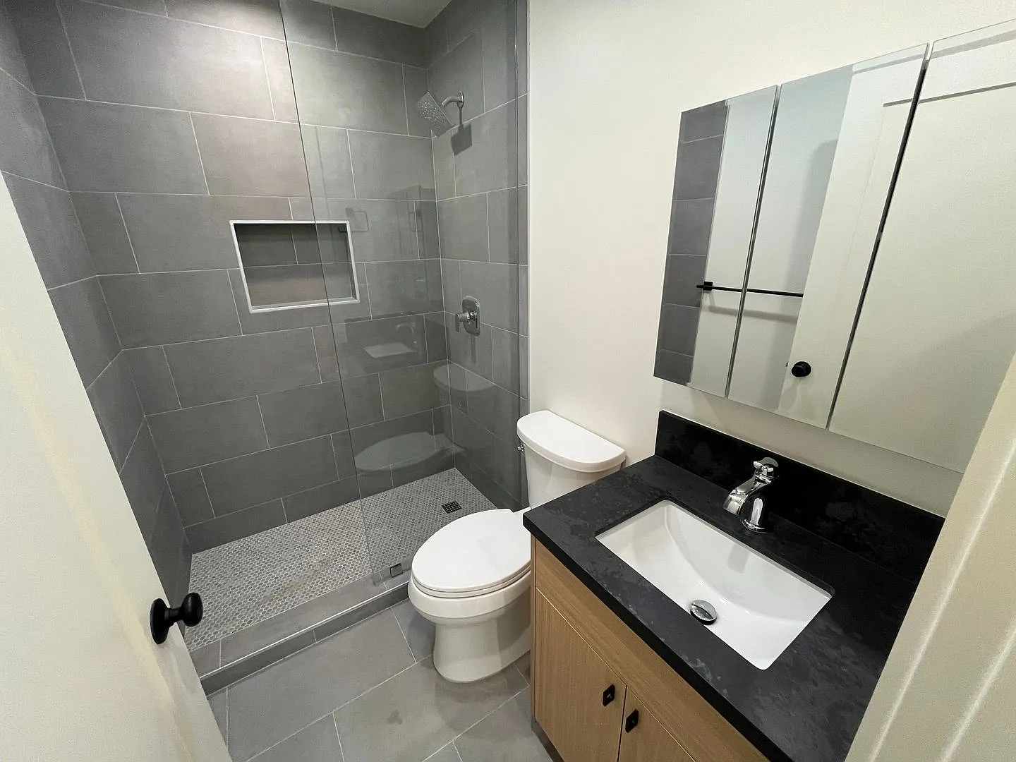 Newly Remodeled 2 Bed 1 Bath Unit in PB — Photo 3