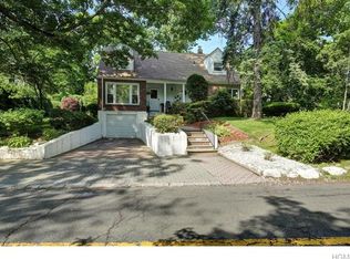 221 Alta Vista Dr, Yonkers, NY 10710