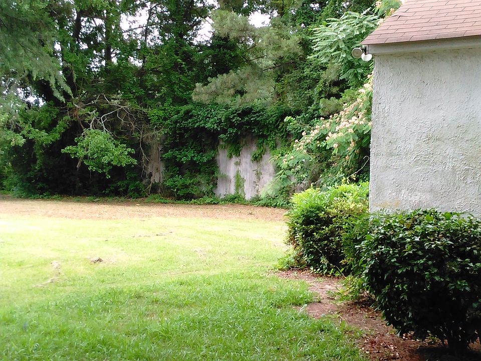 1st image of 807 Silk Ln