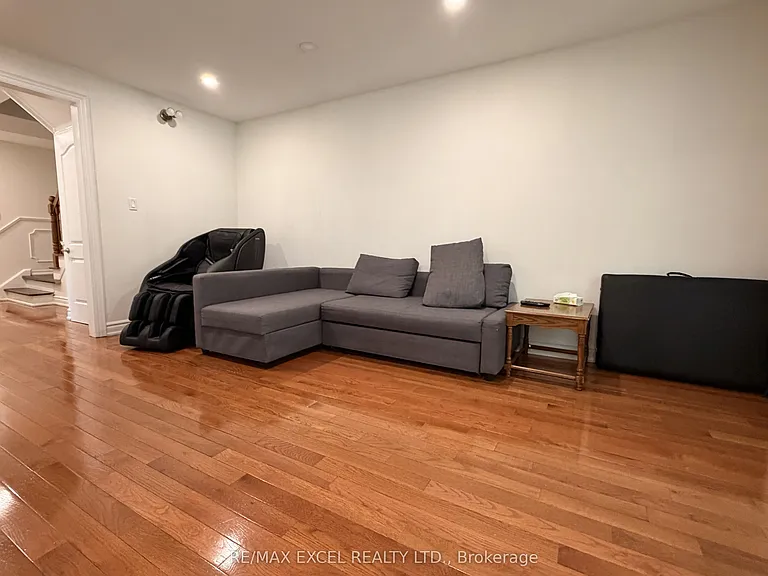 50 Shootfield Cres — Photo 5
