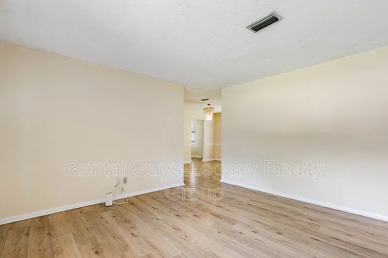4 bed, 2.0 bath, 1592 sqft, $1,760 — Photo 4