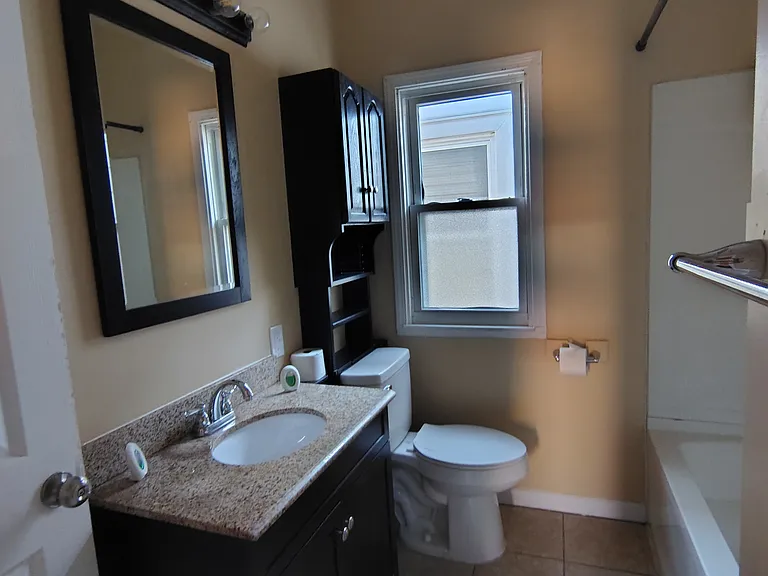1112 Franklin St — Photo 10