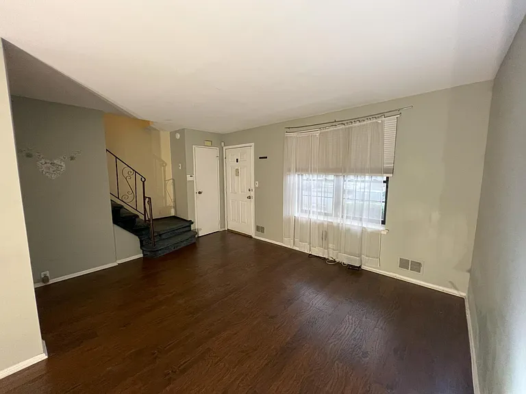 54 Village Green Way — Photo 12