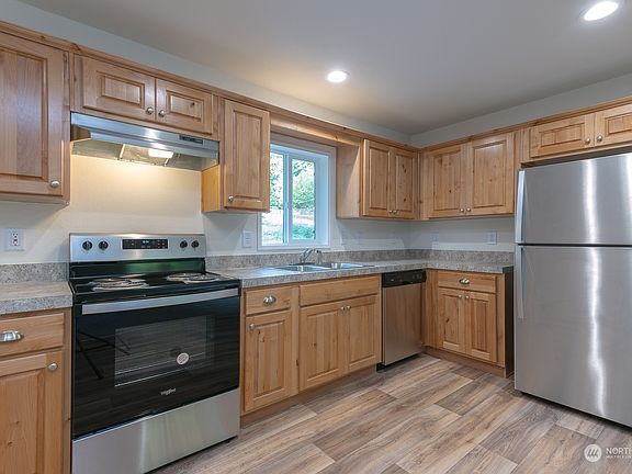 2nd image of 100 E Hillcrest Drive