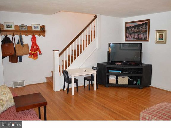 2nd image of 218 Cedar Ave