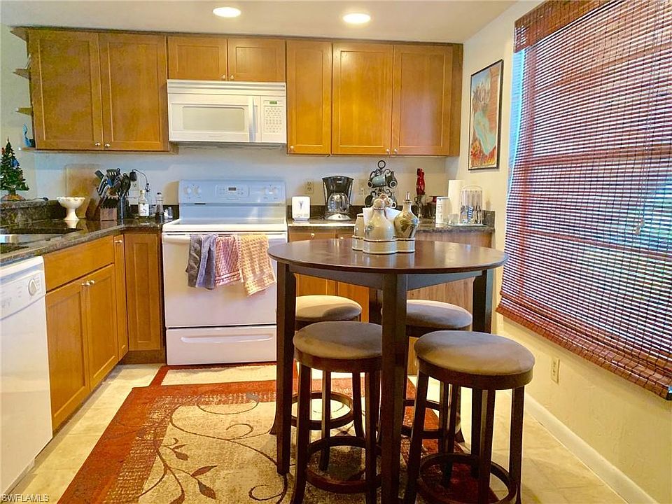 1st image of 521 SW 47th Ter APT 105