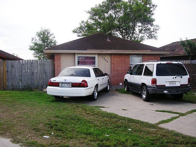 2nd image of 2310 Cypress St