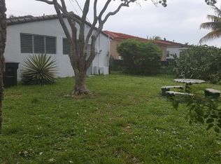 236 NE 2nd St, Hallandale, FL 33009