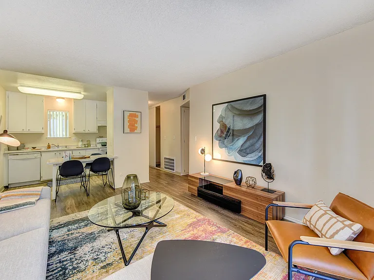 Renaissance Park Apartments — Photo 7