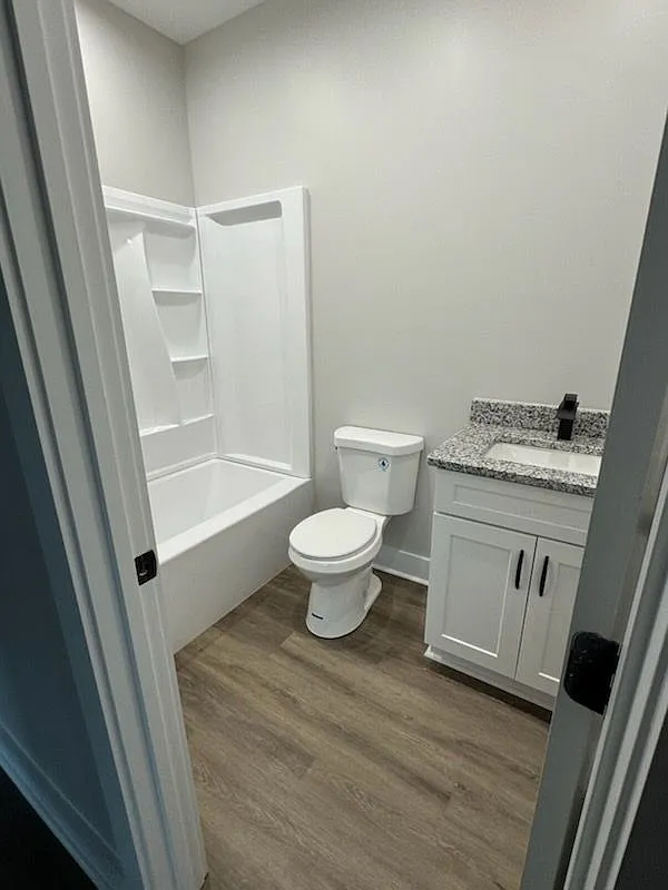 3 bed, 2.0 bath, 1196 sqft, $2,100 — Photo 2