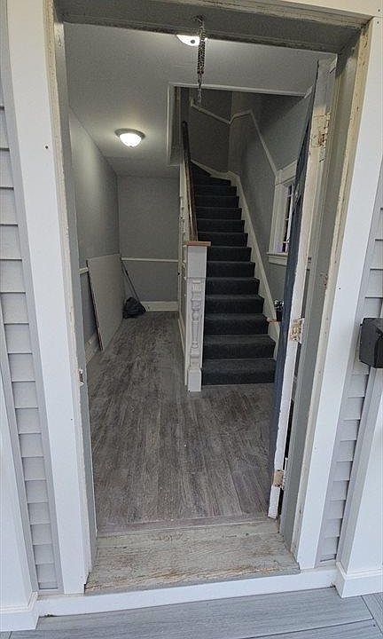 1st image of 930 S Franklin St Floor 2